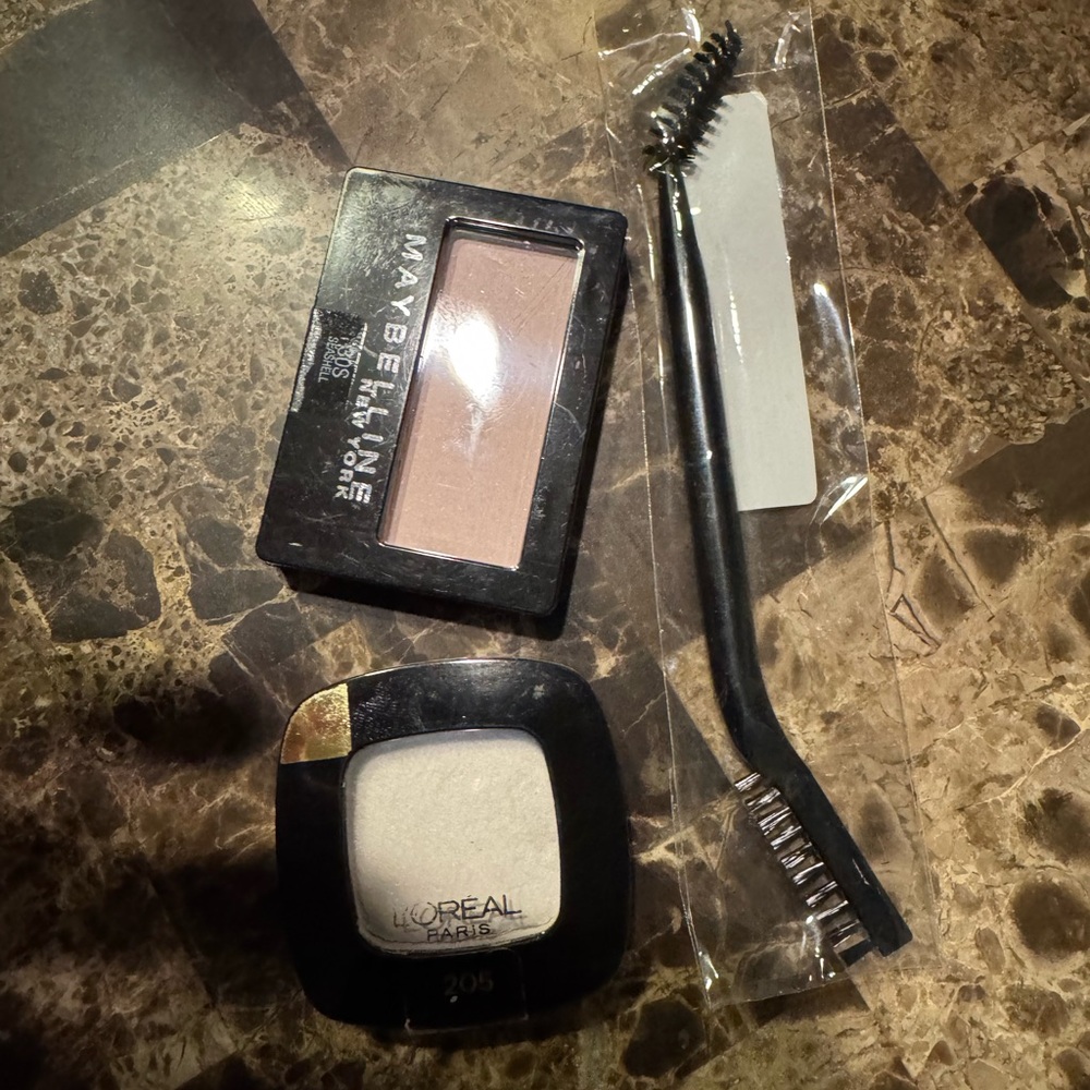Set threee eye make up products